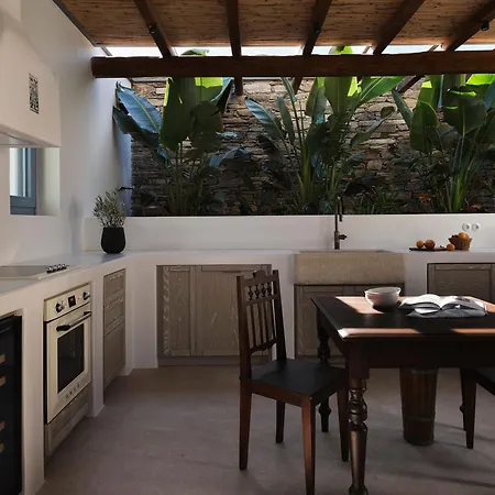 Liostasi Ona * איוס חורה